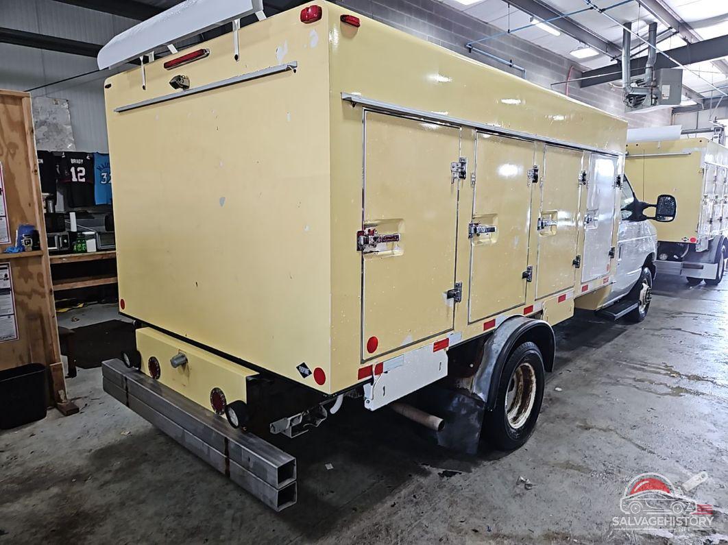 1FDXE4FS0HDC69051 2017 FORD E-450 CUTAWAY photo no. 2