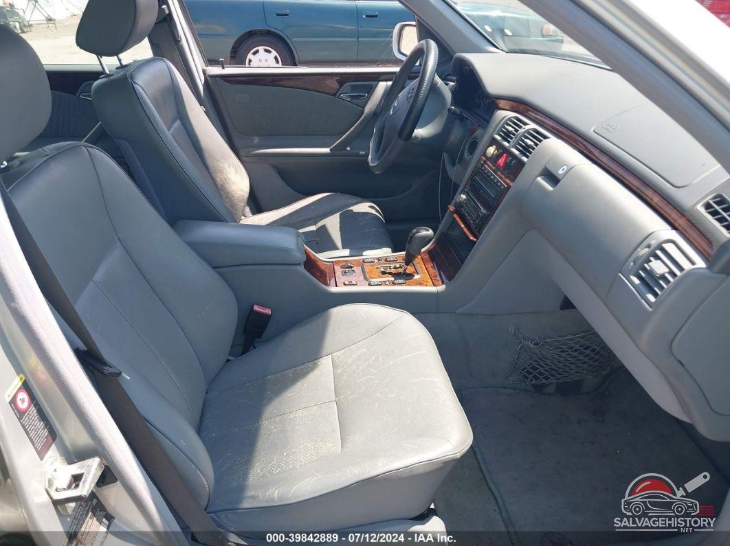 WDBJF65J41B318828 2001 MERCEDES-BENZ E photo no. 5