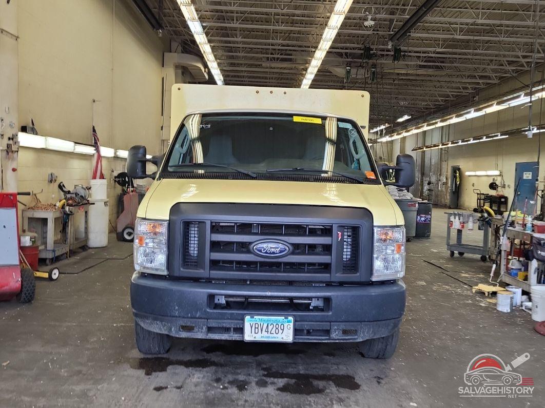 1FDXE4FS8JDC18998 2018 FORD E-450 CUTAWAY photo no. 2
