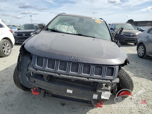 3C4NJDDB7KT733075 2019 JEEP COMPASS photo no. 5