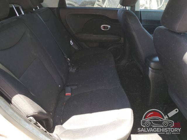 KNDJN2A21F7208776 2015 KIA SOUL photo no. 10