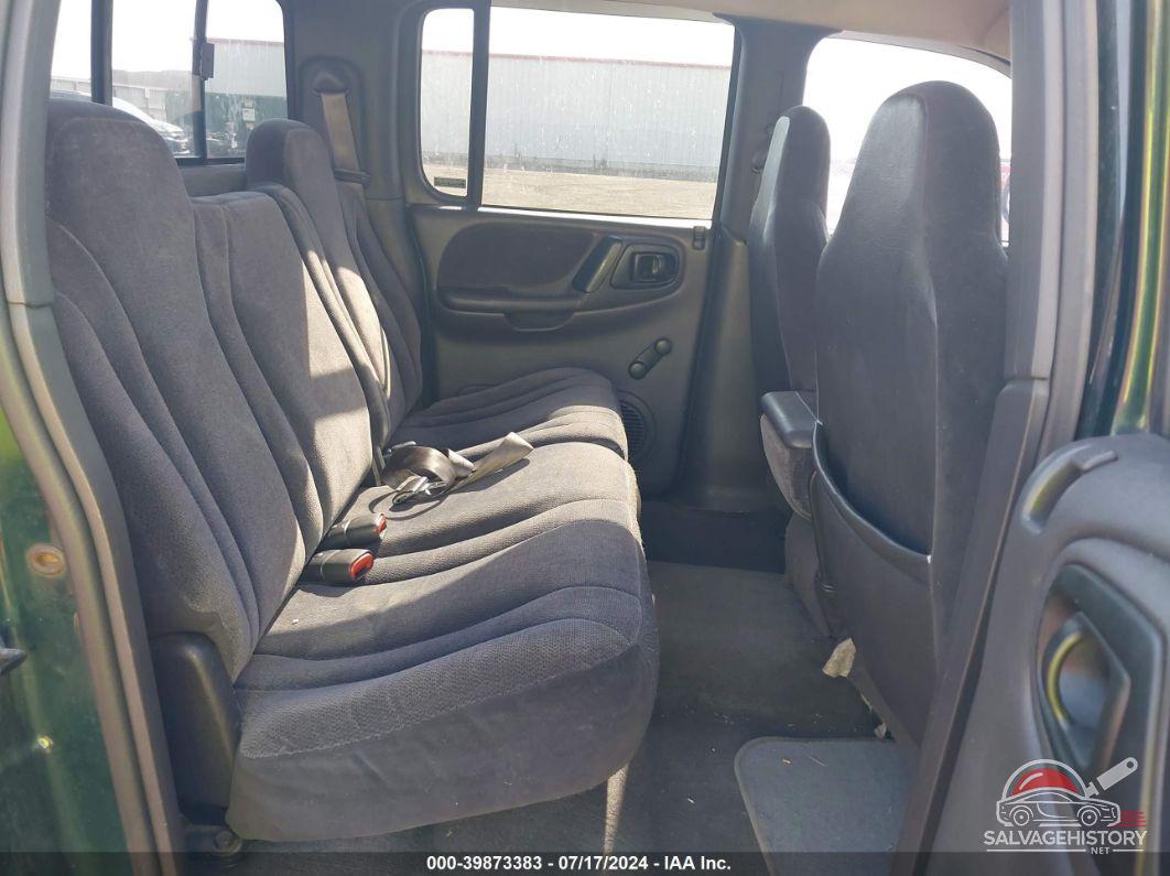 1B7GG2AN5YS666111 2000 DODGE DAKOTA photo no. 8