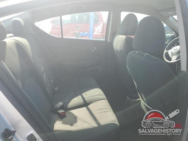 3N1CN7APXJK398978 2018 NISSAN VERSA photo no. 11