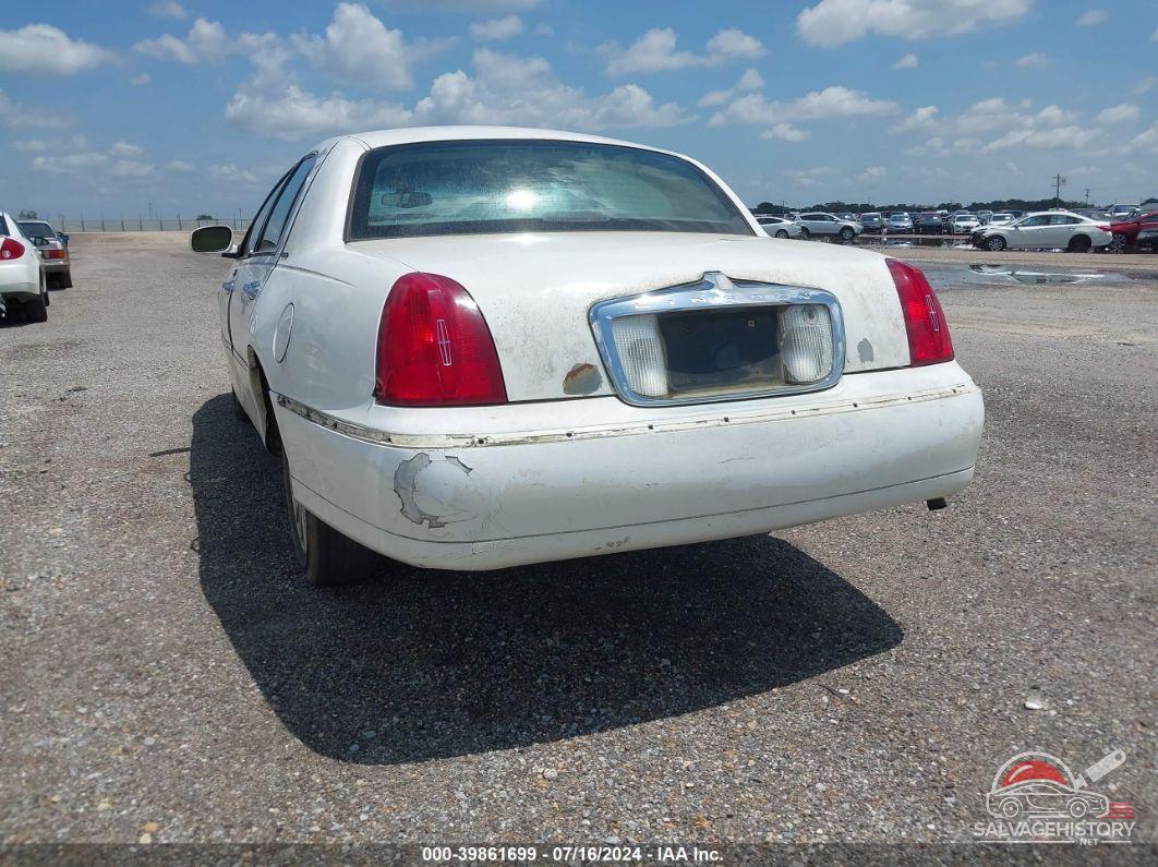 1LNHM81W12Y627220 2002 LINCOLN TOWN CAR photo no. 3