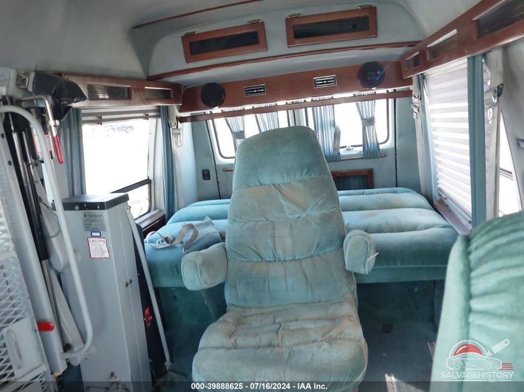 1GBEG25K6N7117110 1992 CHEVROLET G20 photo no. 8