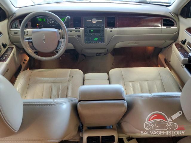 1LNHM81W95Y645646 2005 LINCOLN TOWNCAR photo no. 8
