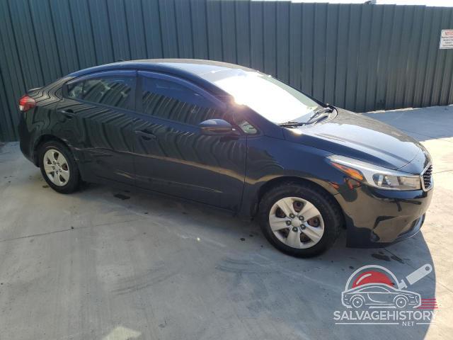 3KPFK4A70JE262715 2018 KIA FORTE photo no. 4