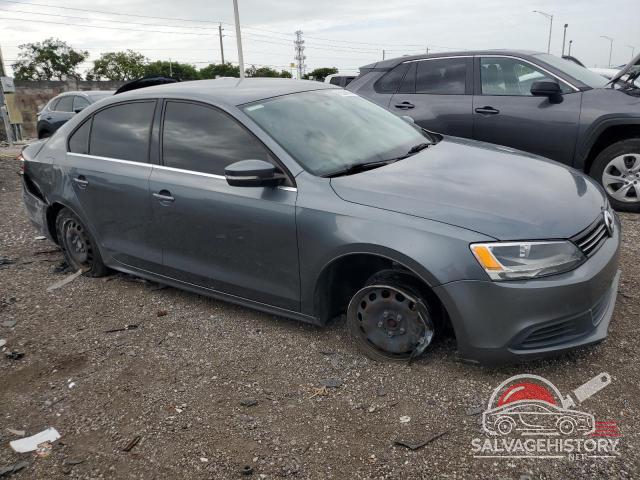 3VWDX7AJ3DM295267 2013 VOLKSWAGEN JETTA photo no. 4