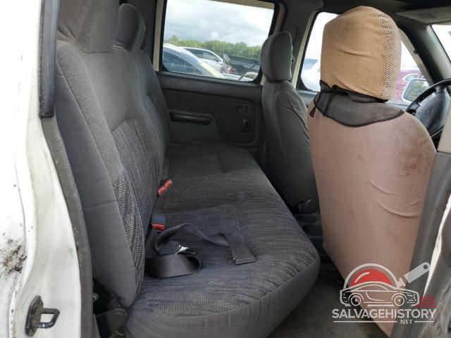 1N6ED27T6YC371581 2000 NISSAN FRONTIER photo no. 10