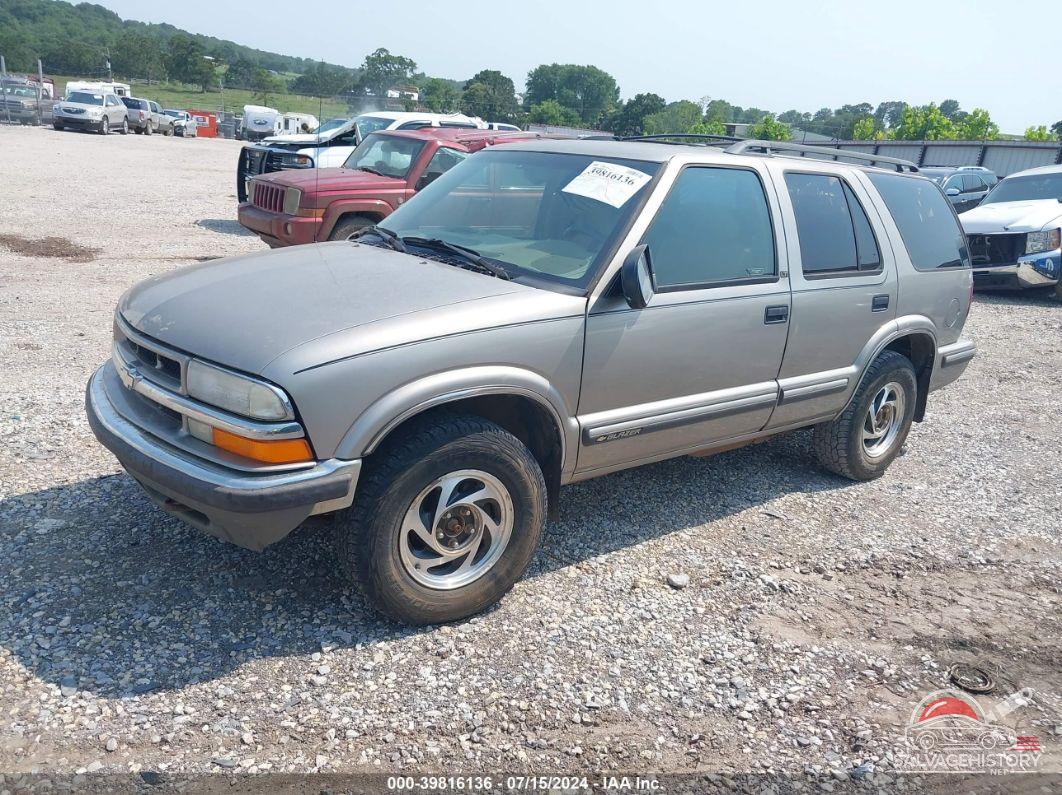 1GNDT13W2XK195765 1999 CHEVROLET BLAZER photo no. 2