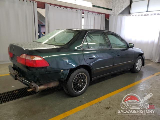 1HGCG564XWA213266 1998 HONDA ACCORD photo no. 3
