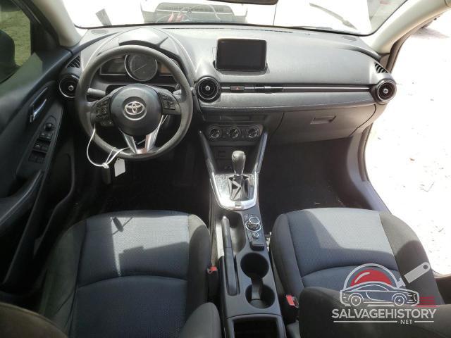3MYDLBYV9JY309995 2018 TOYOTA YARIS photo no. 8