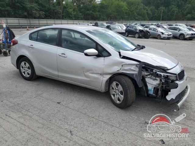 3KPFK4A78HE033841 2017 KIA FORTE photo no. 4