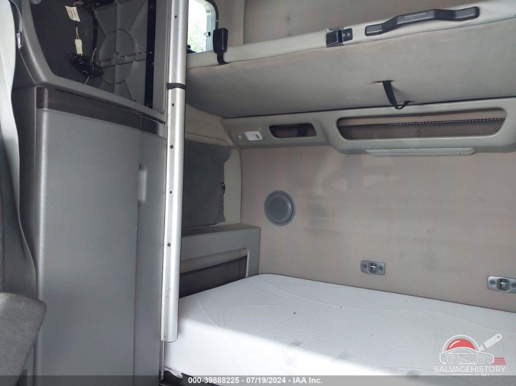 4V4NC9EH0KN198279 2019 VOLVO VN photo no. 6