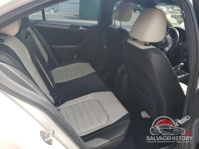 3VWD17AJ0GM260398 2016 VOLKSWAGEN JETTA photo no. 10