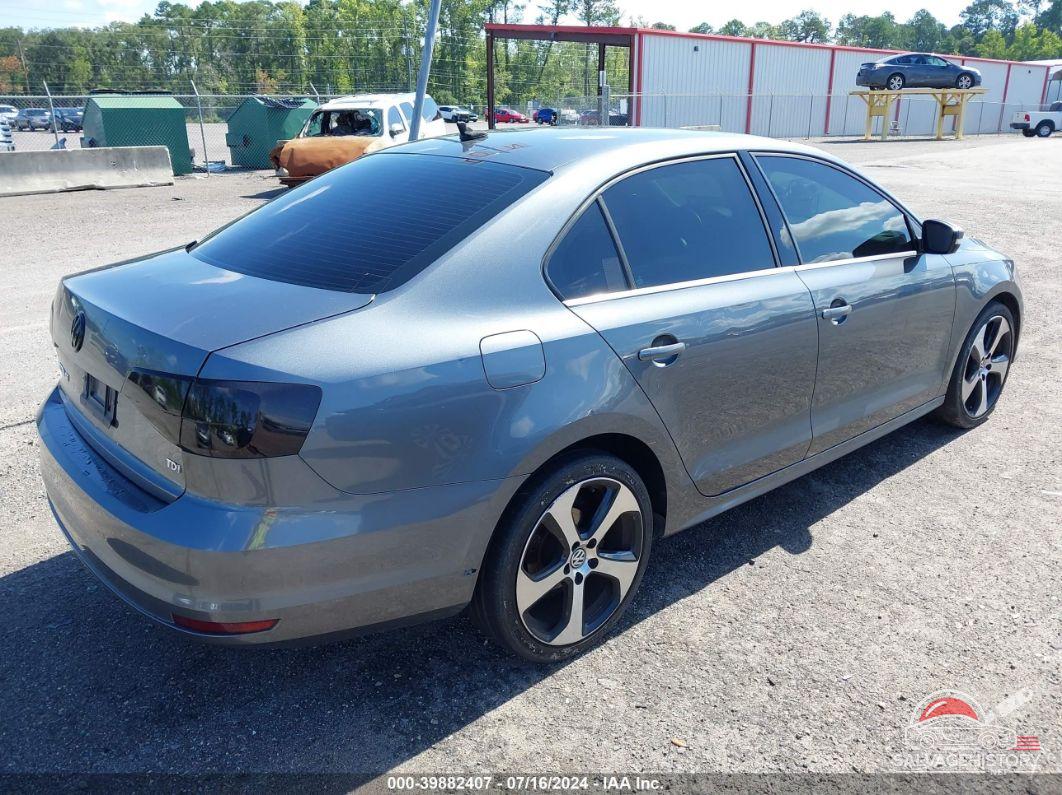 3VWLA7AJ0FM421990 2015 VOLKSWAGEN JETTA photo no. 4