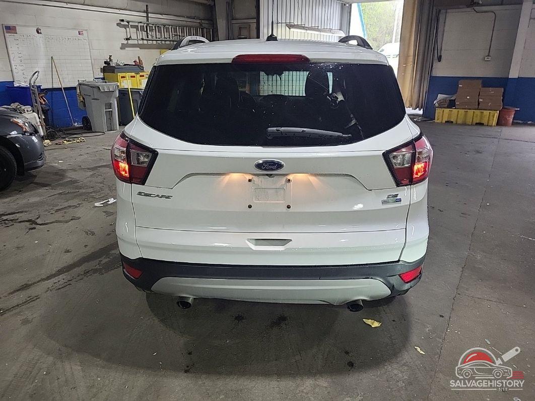1FMCU9GD0JUC49211 2018 FORD ESCAPE photo no. 2