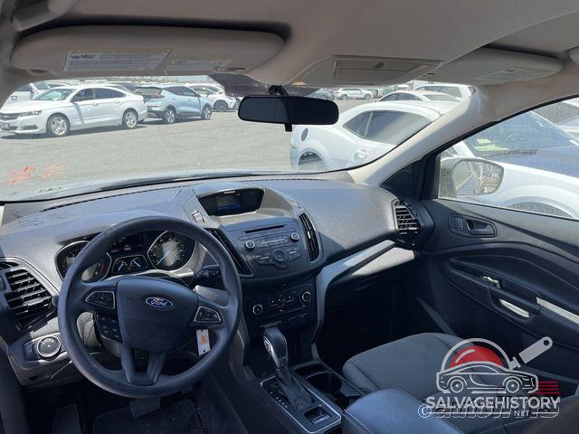 1FMCU0F76HUB03851 2017 FORD ESCAPE photo no. 2