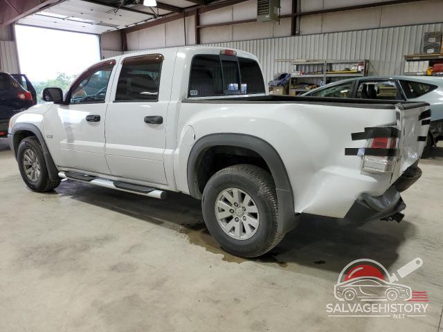 1Z7HC38K06S540354 2006 MITSUBISHI RAIDER photo no. 2