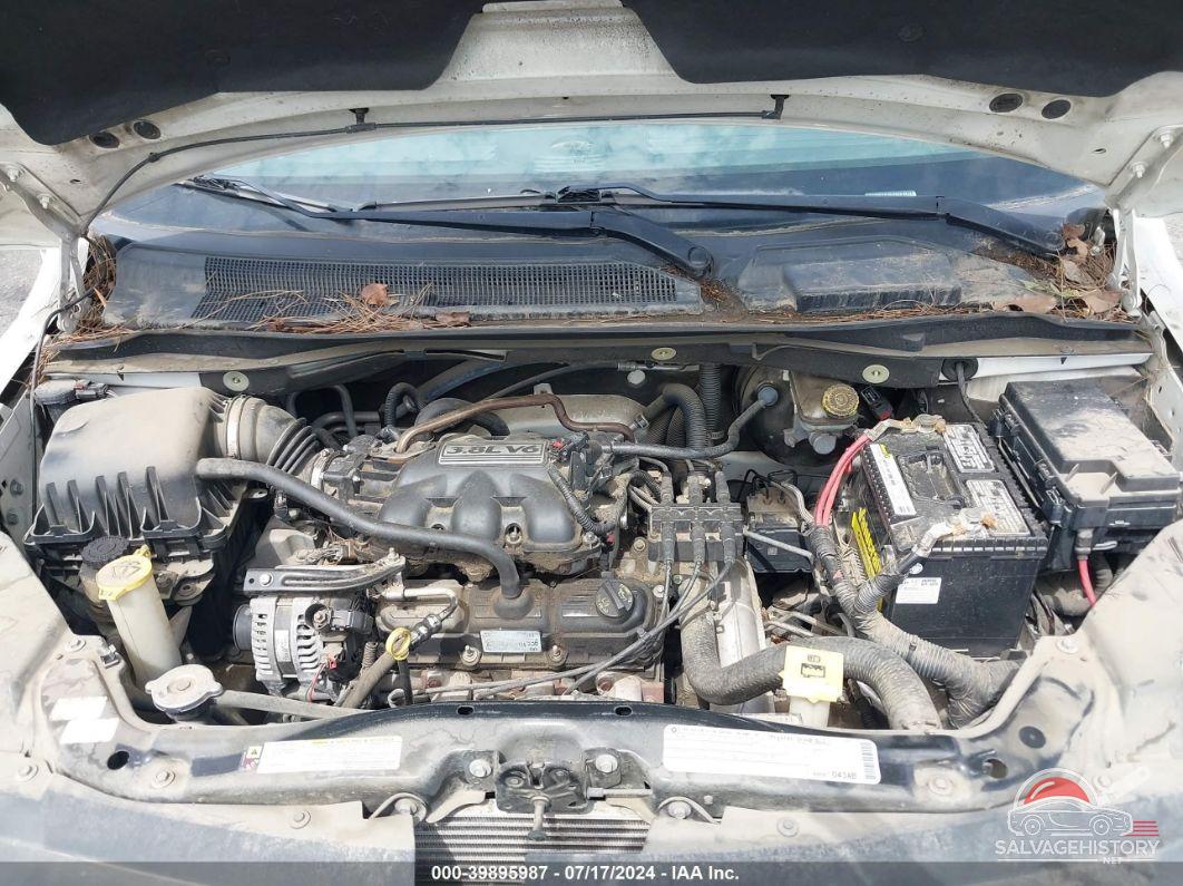 2V4RW4D13AR174321 2010 VOLKSWAGEN ROUTAN photo no. 10