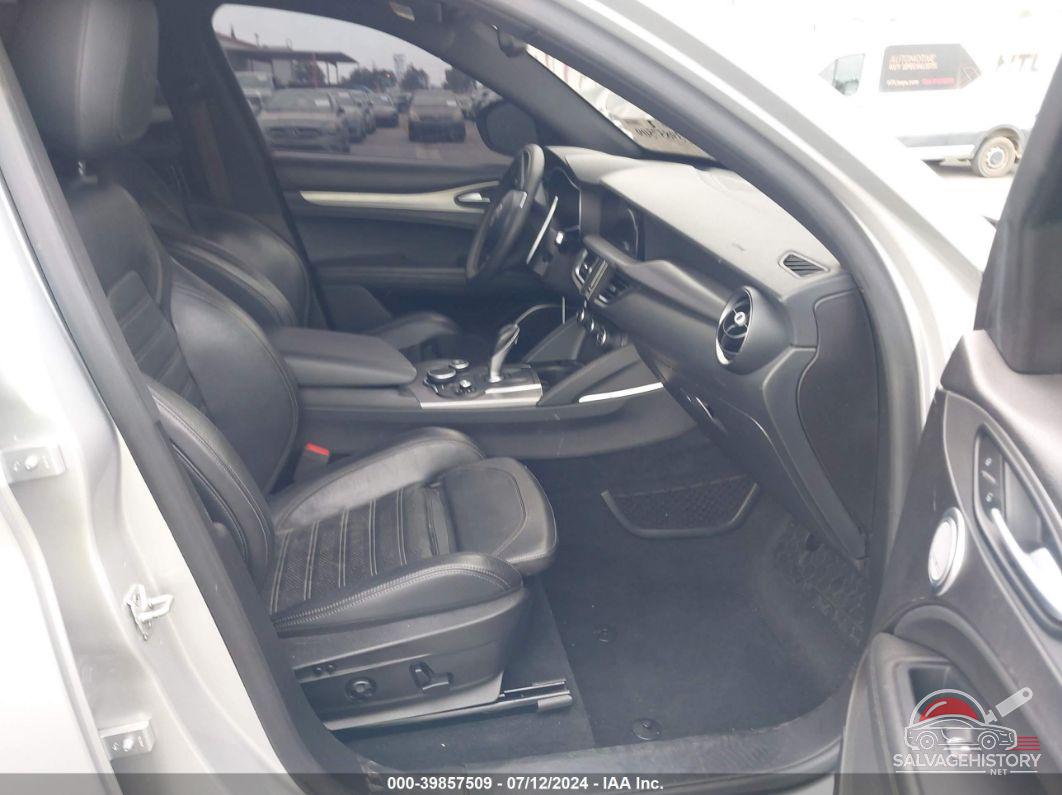ZASFAKNN0J7B81432 2018 ALFA ROMEO STELVIO photo no. 5