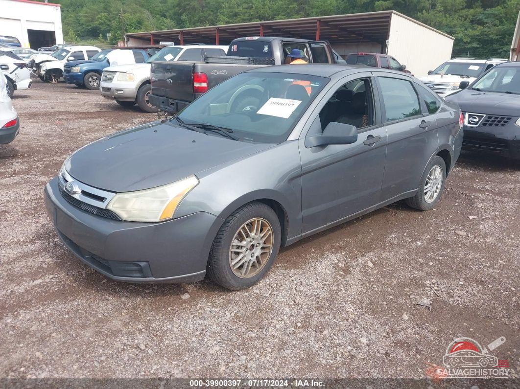 1FAHP3FNXBW173582 2011 FORD FOCUS photo no. 2