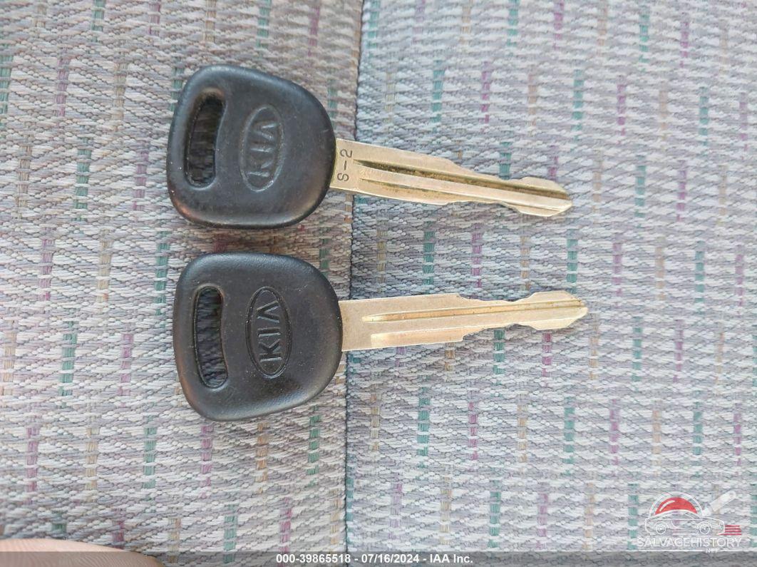 KNADC123026195374 2002 KIA RIO photo no. 11