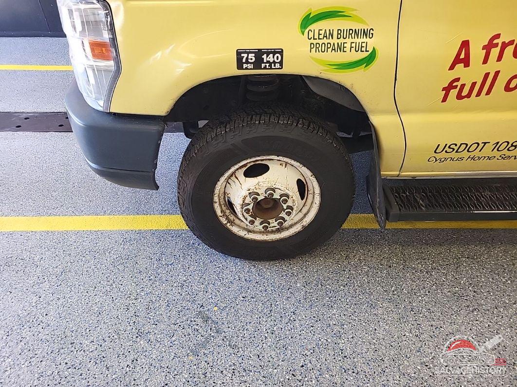 1FDXE4FS4HDC72213 2017 FORD ECONOLINE photo no. 2