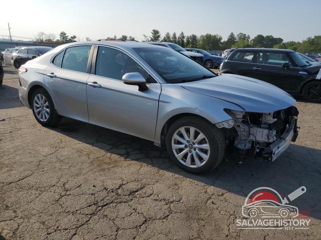 4T1B11HKXJU116250 2018 TOYOTA CAMRY photo no. 4