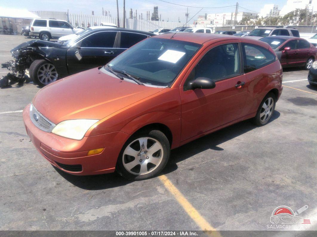 3FAFP31N95R157203 2005 FORD FOCUS photo no. 2