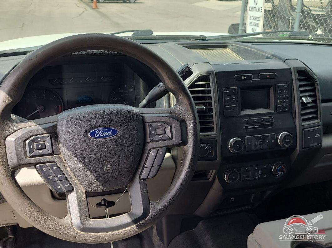 1FT7X3B62KEE27456 2019 FORD F350 photo no. 3