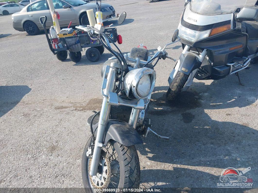 JS1VS55AX52102524 2005 SUZUKI C50 photo no. 5