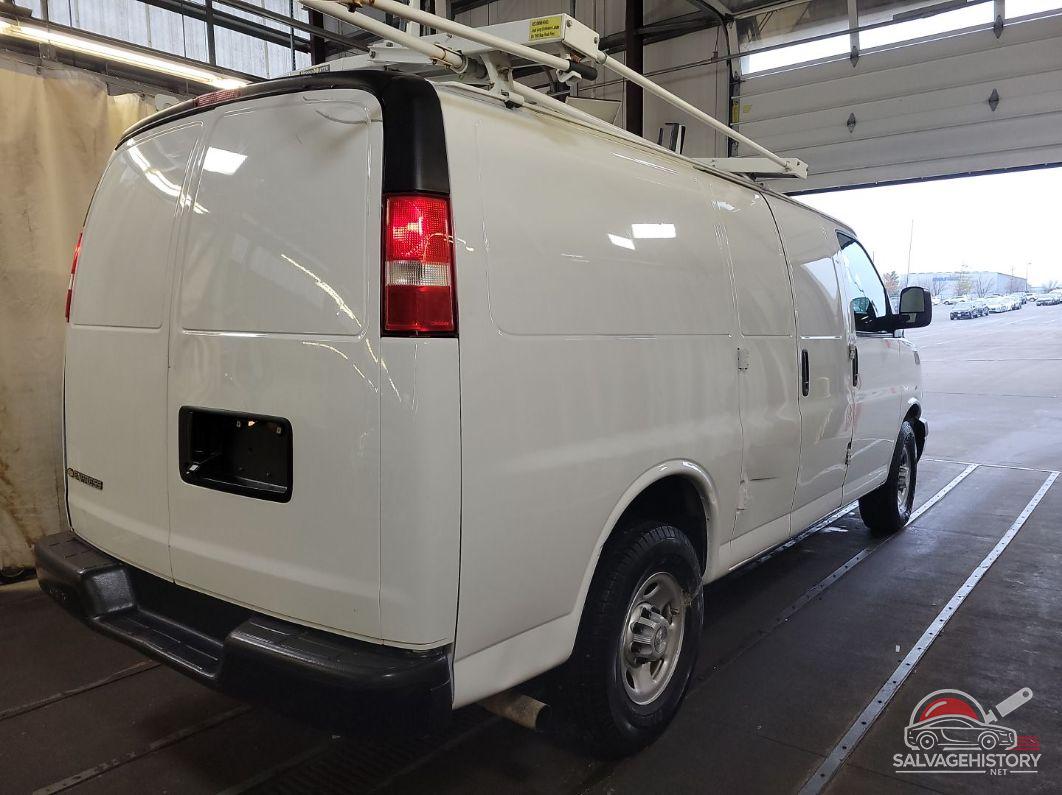 1GCWGAFP0K1366294 2019 CHEVROLET EXPRESS G2500 photo no. 2