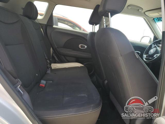 KNDJN2A26F7808631 2015 KIA SOUL photo no. 10