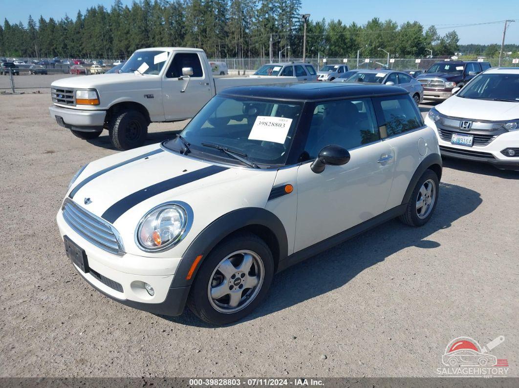 WMWMF3C57ATZ26434 2010 MINI COOPER photo no. 2