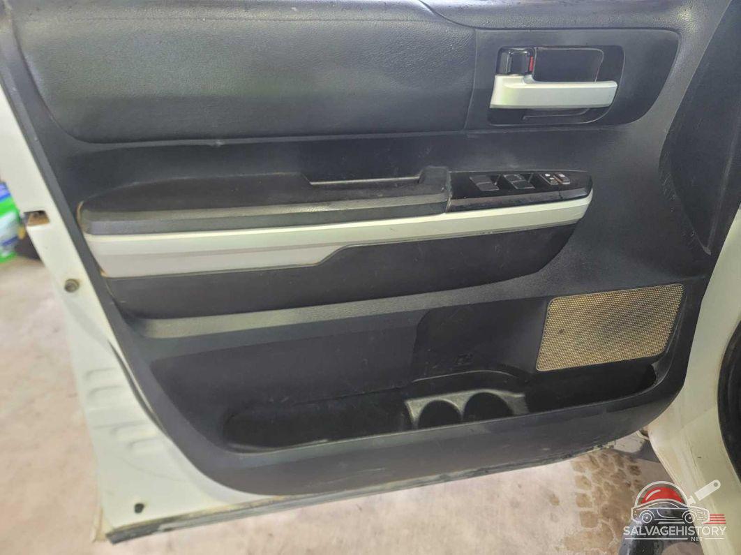 5TFUW5F17JX739274 2018 TOYOTA TUNDRA photo no. 10