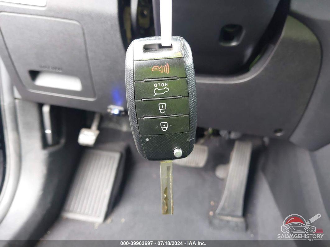 5XYPG4A39GG061300 2016 KIA SORENTO photo no. 11