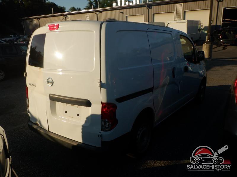 3N6CM0KN7JK701717 2018 NISSAN NV200 photo no. 4