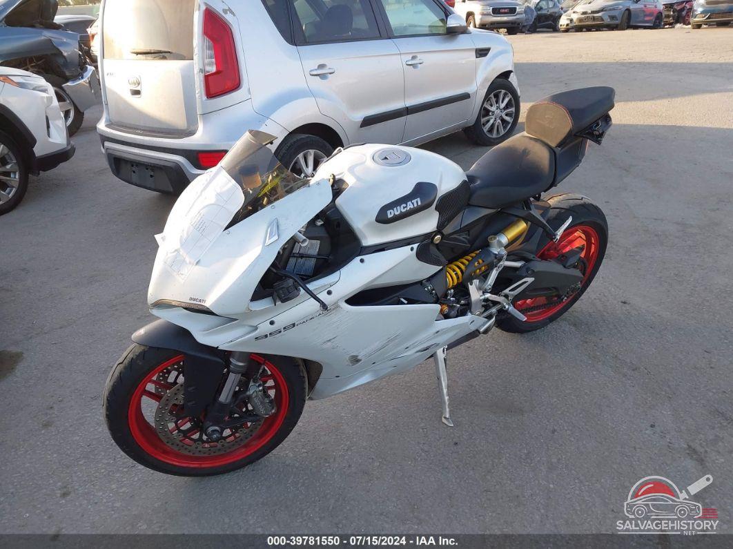 ZDM14B1W4HB005732 2017 DUCATI SUPERBIKE photo no. 2