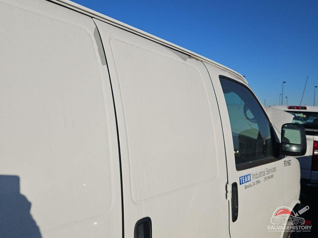 1GCWGFCA1C1141381 2012 CHEVROLET EXPRESS G2500 photo no. 2