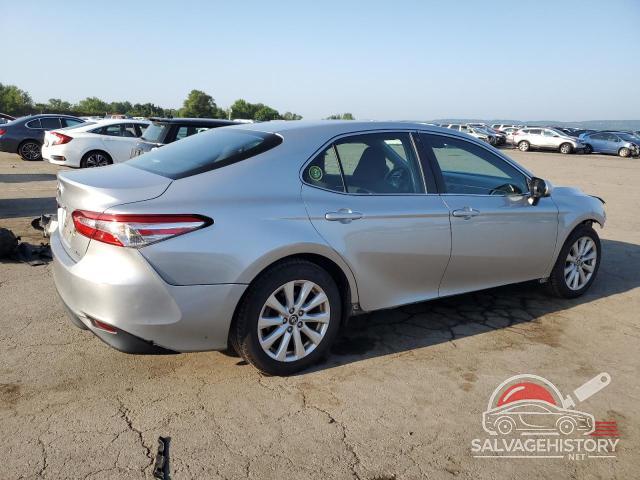 4T1B11HKXJU116250 2018 TOYOTA CAMRY photo no. 3