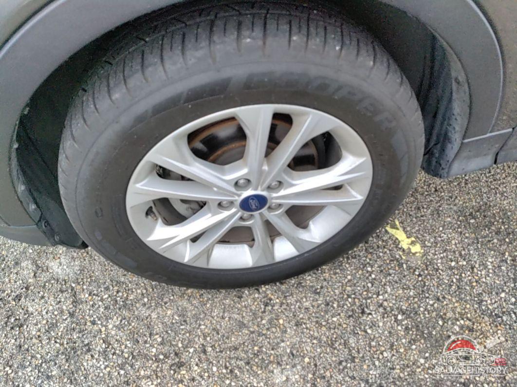 1FMCU0GD0HUB54072 2017 FORD ESCAPE photo no. 4