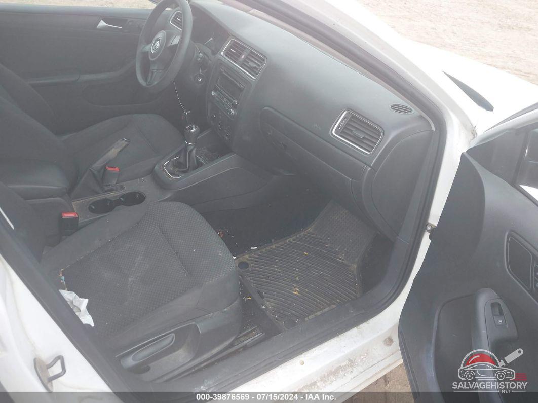 3VW1K7AJ2EM367322 2014 VOLKSWAGEN JETTA photo no. 5