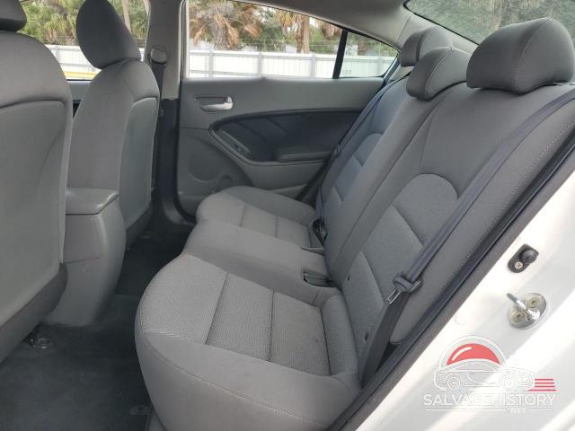 3KPFK4A70HE048821 2017 KIA FORTE photo no. 10