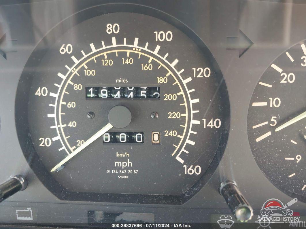 WDBEA26D2HA455686 1987 MERCEDES-BENZ 260 photo no. 7