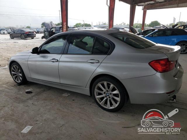 WBA3A5C54CF257076 2012 BMW 3 SERIES photo no. 2