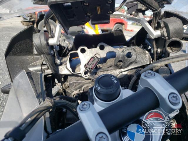 WB10M1309N6F26900 2022 BMW R-SERIES photo no. 8