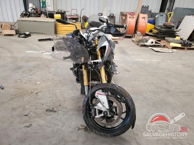WB10D1304GZ463302 2016 BMW S photo no. 2