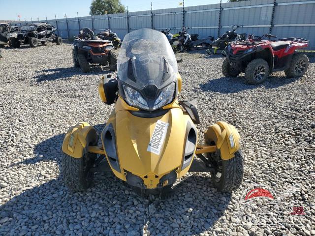 2BXNCBC19DV002300 2013 CAN-AM SPYDER photo no. 2