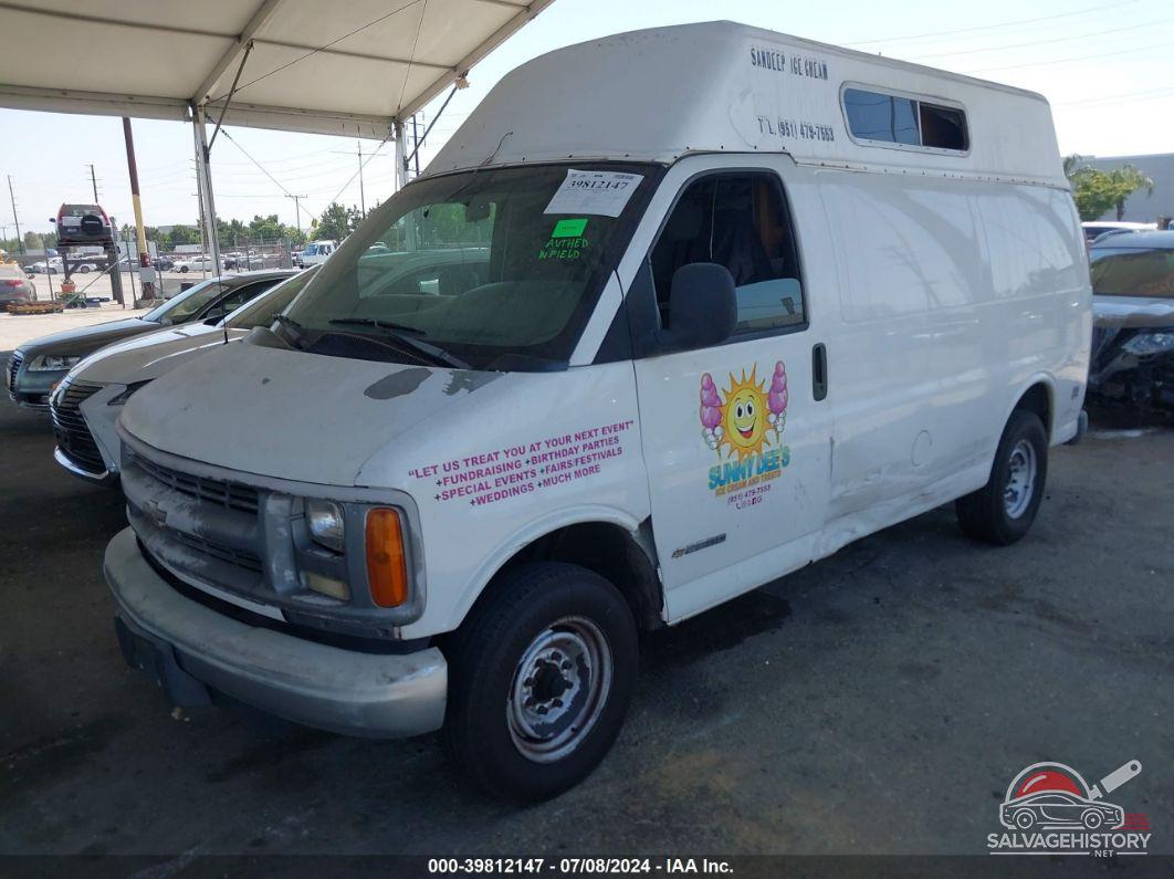 1GCGG25RX21216819 2002 CHEVROLET EXPRESS photo no. 2